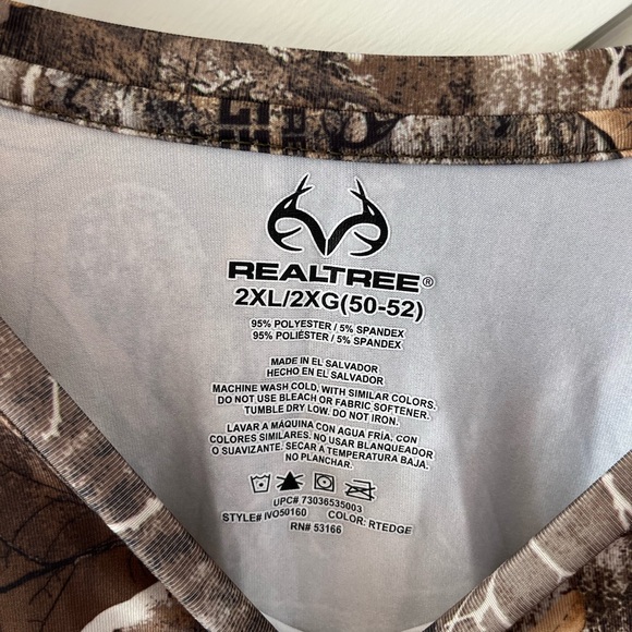 ✨ Realtree Long Sleeve - Picture 2 of 7